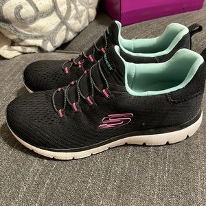 Skechers tennis shoes